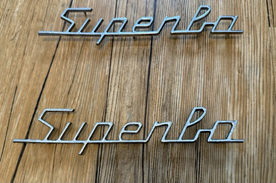 Vagão quadriculado vintage 1960’s Checker Cab Superba emblemas 7-3/4” longo maratona - Imagem 2 de 4