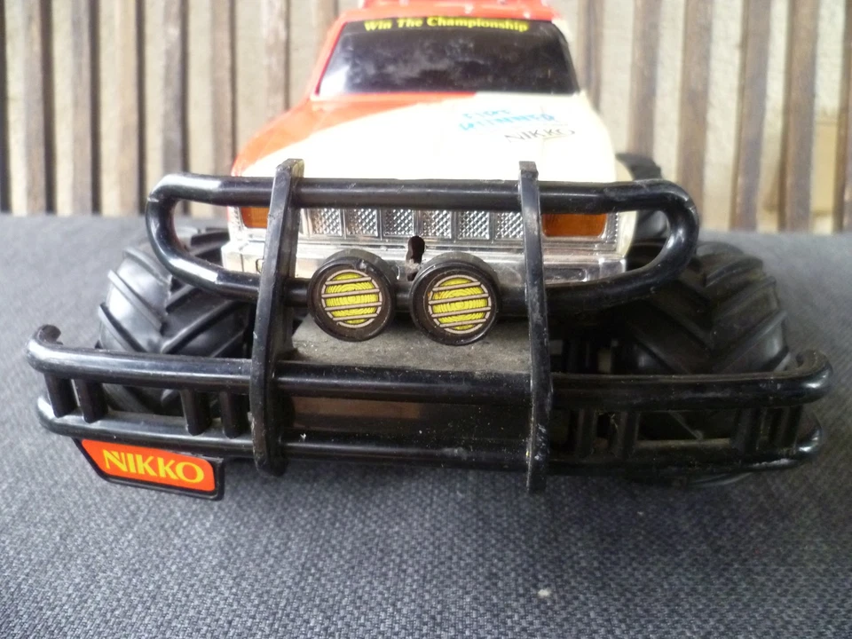 Vintage RC Nikko Toyota Fire Runner Auto - Bild 4 von 4