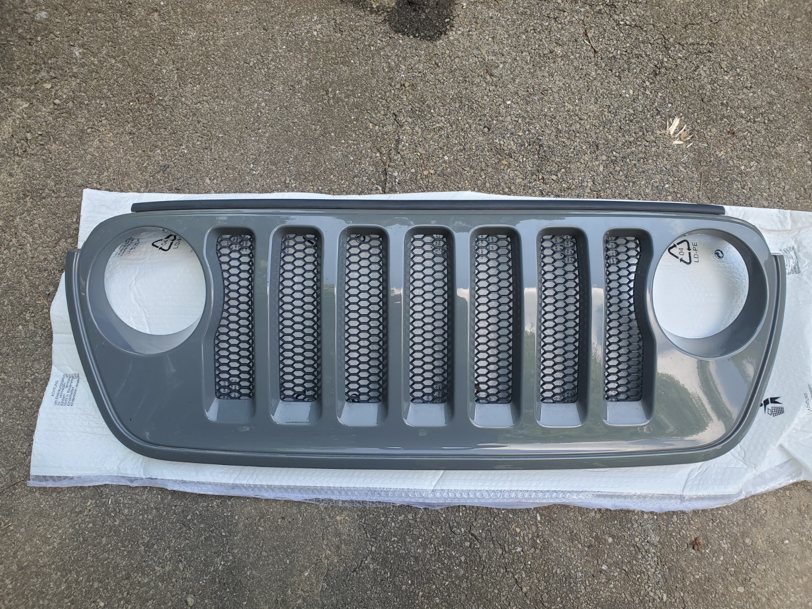 18-23 Wrangler JL Gladiator JT Front Grille 68457083AA Gray Jeep OEM Factory