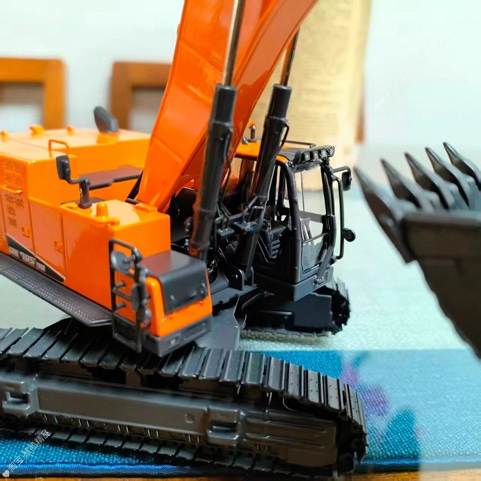 1/50 Scale DEVELON DX705HD Hydraulic Excavator Diecast Model Toy Gift NIB - Image 4 of 4