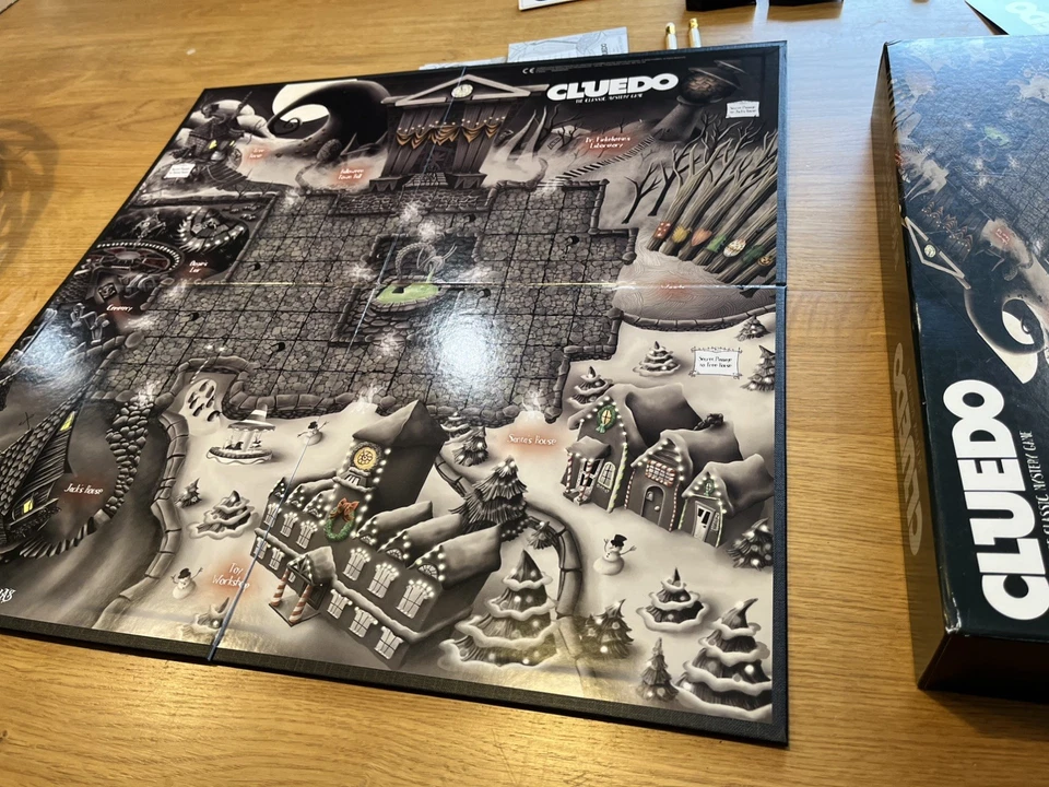 Hasbro Cluedo The Nightmare Before Christmas Edition Mystery Board Game - Image 4 of 4