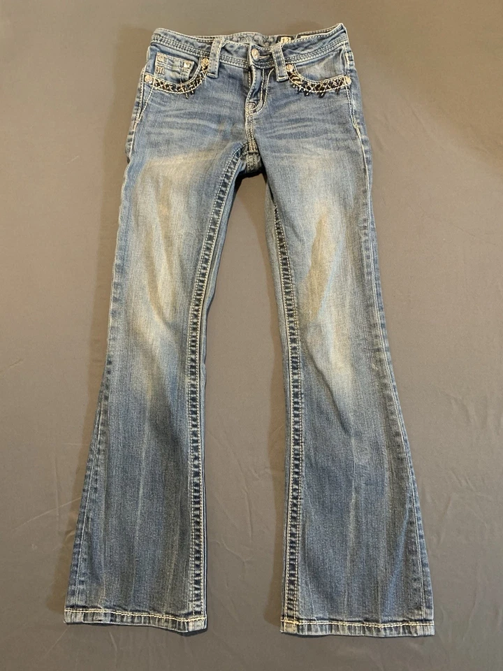 Miss Me 牛仔裤女孩 12 蓝色靴型装饰水钻翻盖口袋 JK7547B — 第 2/4 张图片