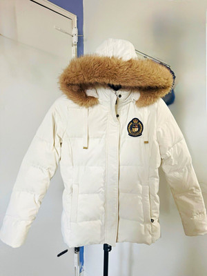 Ralph Lauren  Hooded Down Coat in an off-white/cream shade. Size Sp.