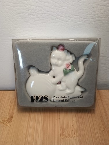 Vintage Porcelain Cat Ornament Limited Edition Cat And Rose - 第 1/2 張圖片
