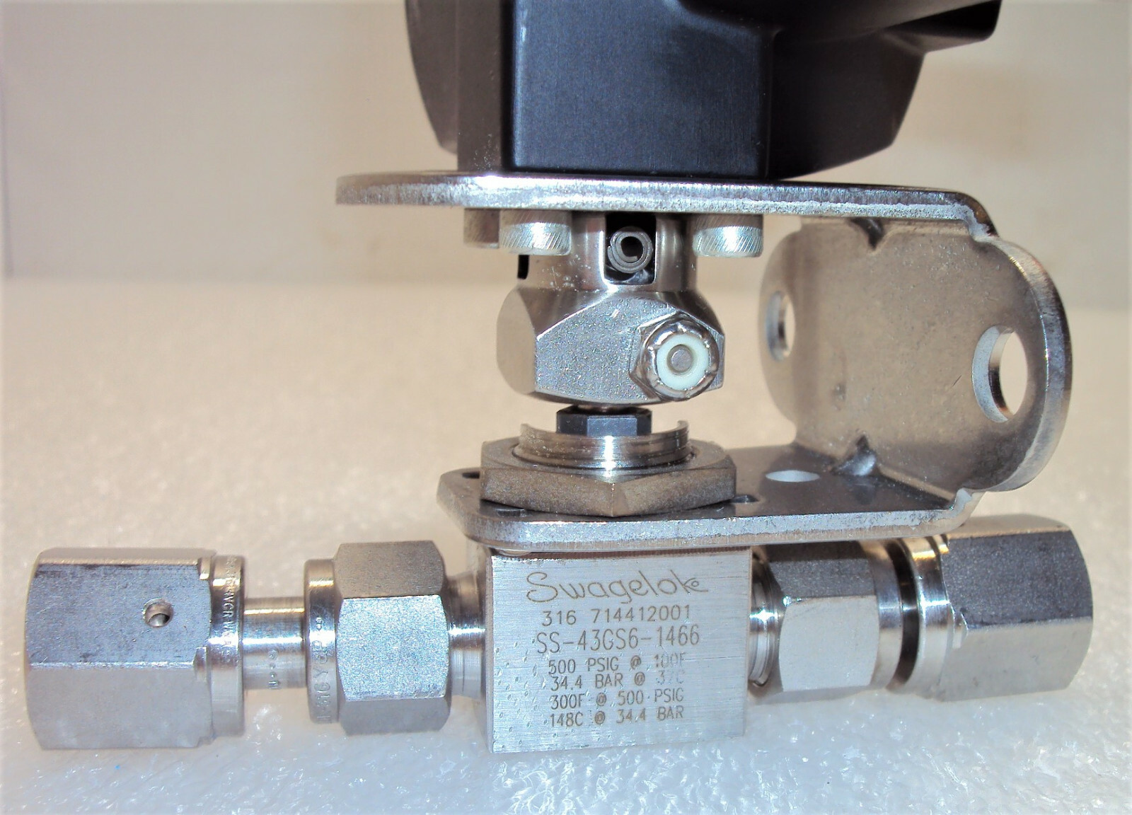 Vanne Swagelok SS-43GS6 3/8 - 500 Psi - Acier Inox 316 - Neuve Avec Boîte (peut Avoir Micro Défauts)