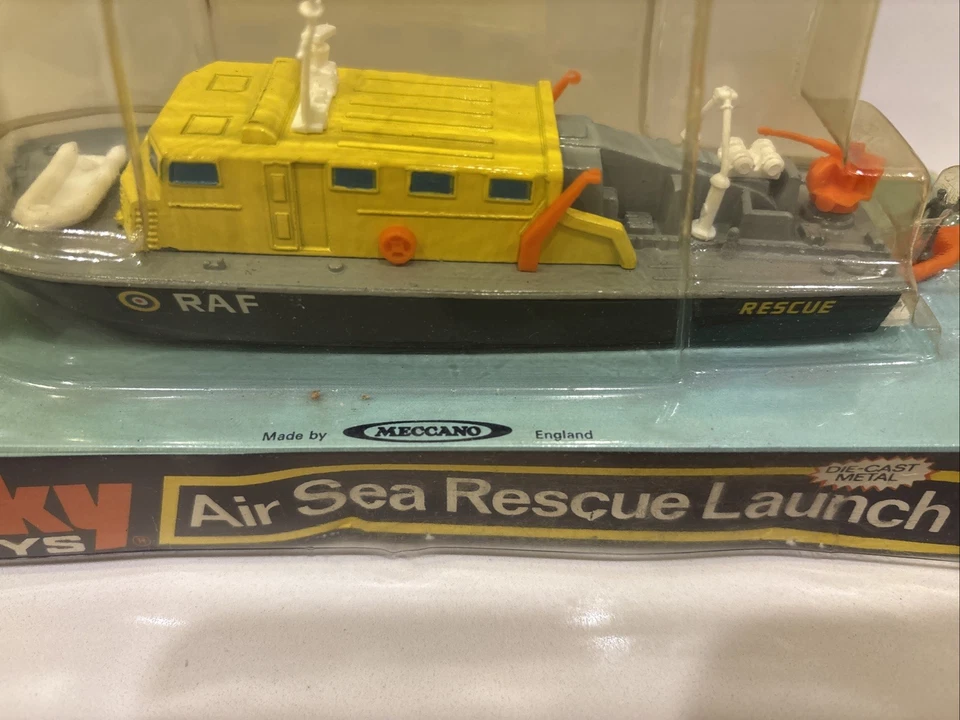 1970's Vintage Dinky Toys Air Sea Rescue Launch 678 in original blister pack box - Image 3 of 4