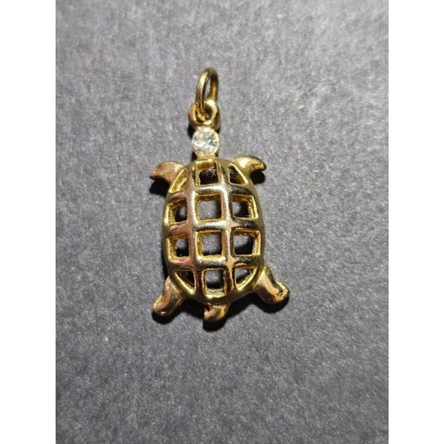 Gold tone open weave turtle pendant
