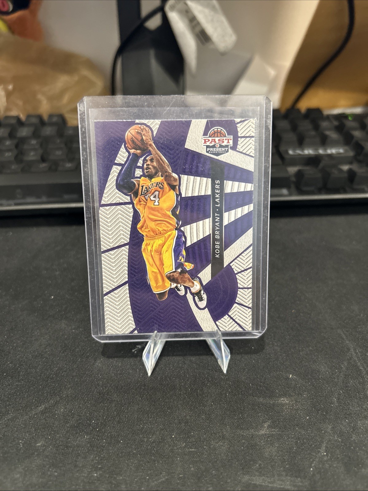 2012-13 Panini Past & Present - Treads Kobe Bryant #24