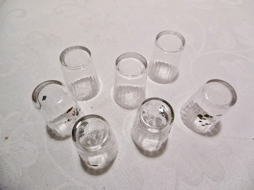 LOT DE 7 PETITS VERRES ANCIENS DONT 4 PEINTS À LA MAIN - HAUTEUR 5,5 cm - Imagen 5 de 5