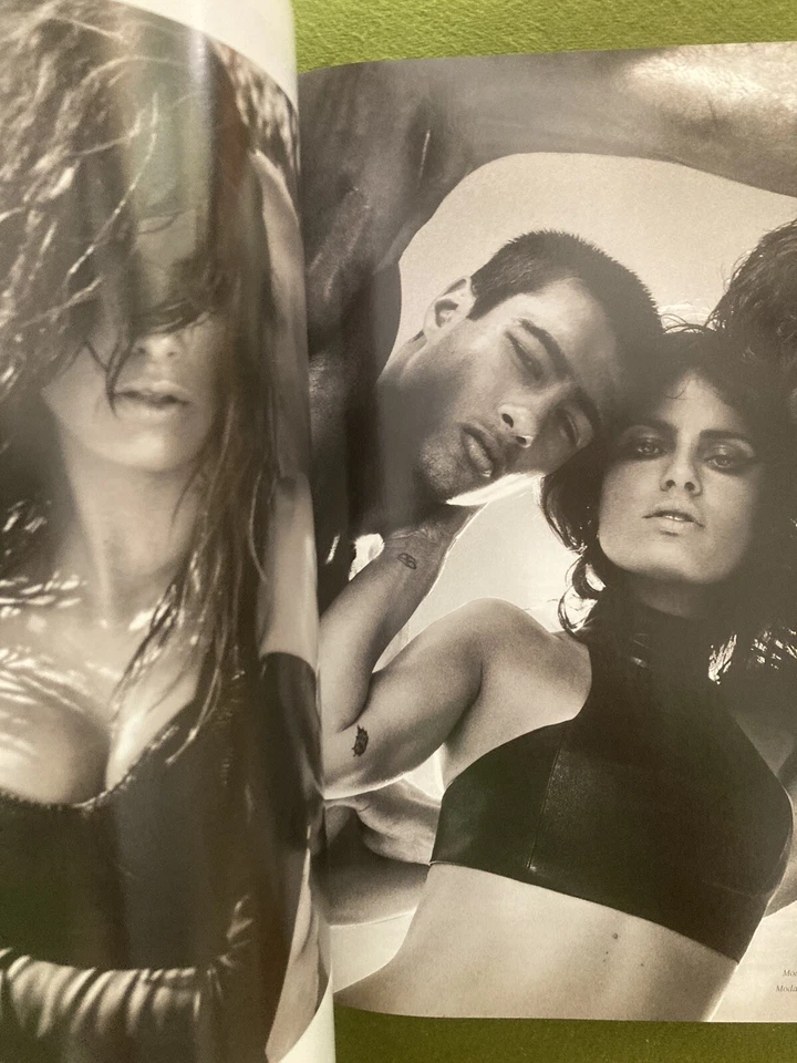 vogue November 2011 Isabeli Fontana Cara Delevingne Çağatay Ulusoy Hande Subaşı Foto 3 de 4