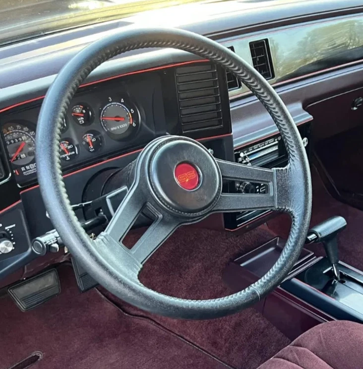 Chevrolet Monte Carlo "SS" : 1981, 1982, 1983, 1984, 1985-1988, Horn Button Foto 2 de 4