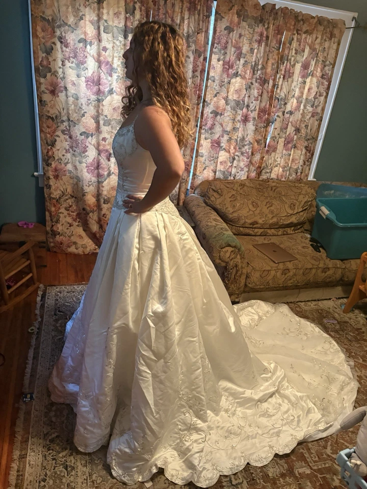 JASMINE HAUTE COUTURE BEADED RHINESTONE WEDDING DRESS Size 12 - Image 3 of 4