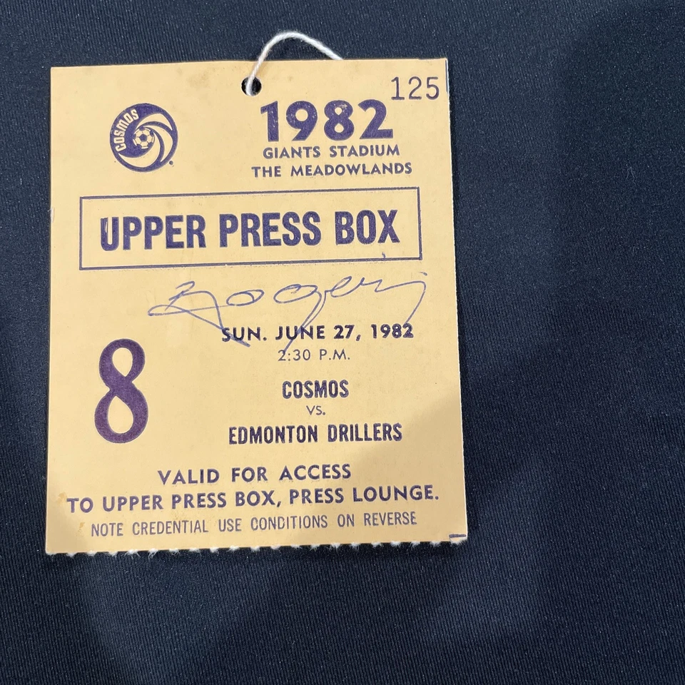 Cosmos 1982 Upper Press Box Pass autografiado por Vladislav Bogićević  Foto 2 de 2