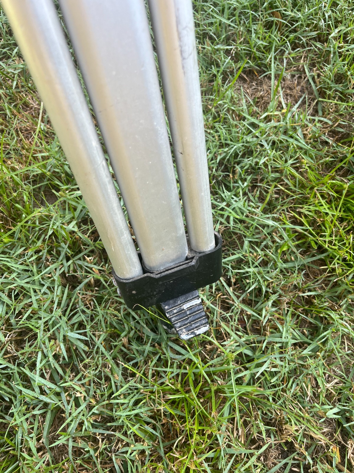 Unbranded Surveying Tripod-Working Condition