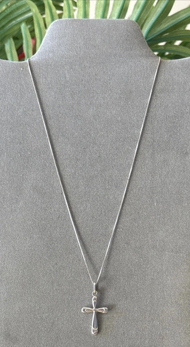 Vintage Sterling Cross Pendant In Vintage Designer Fine Necklaces