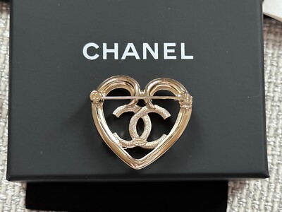 NIB 100%AUTH Chanel 23C Heart Crystal CC Brooch Gold-tone Hardware