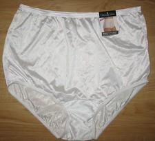 VANITY FAIR - 6 M - NEW PERFECTLY YOURS STYLE 15712 100  NYLON PANTY BRIEF