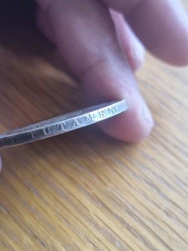 Queen Victoria Crown 1900 LXIII on edge - Picture 4 of 6