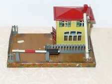 Blechspielzeug Eisenbahn Bahn Haus mit Schranke mit Hersteller Kraus Fandor