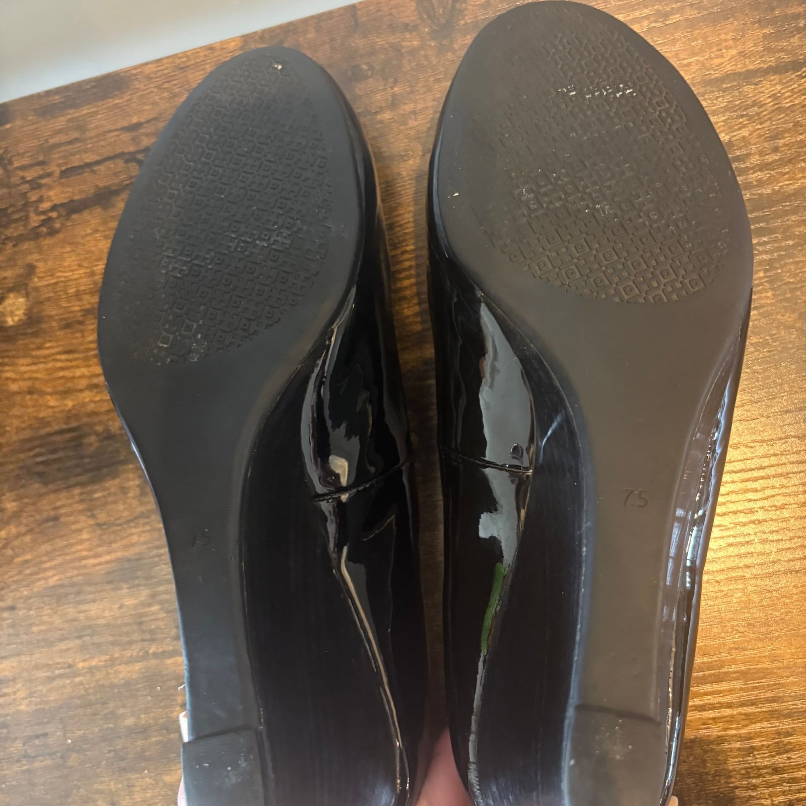 Tory Burch Black Patent Logo Wedge Pumps Size 7.5 Classic Heels thumbnail 9