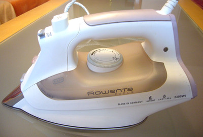 ROWENTA Bügeleisen Dampfbügeleisen Self Clean DZ 5030 2300 W einwandfrei gepfleg