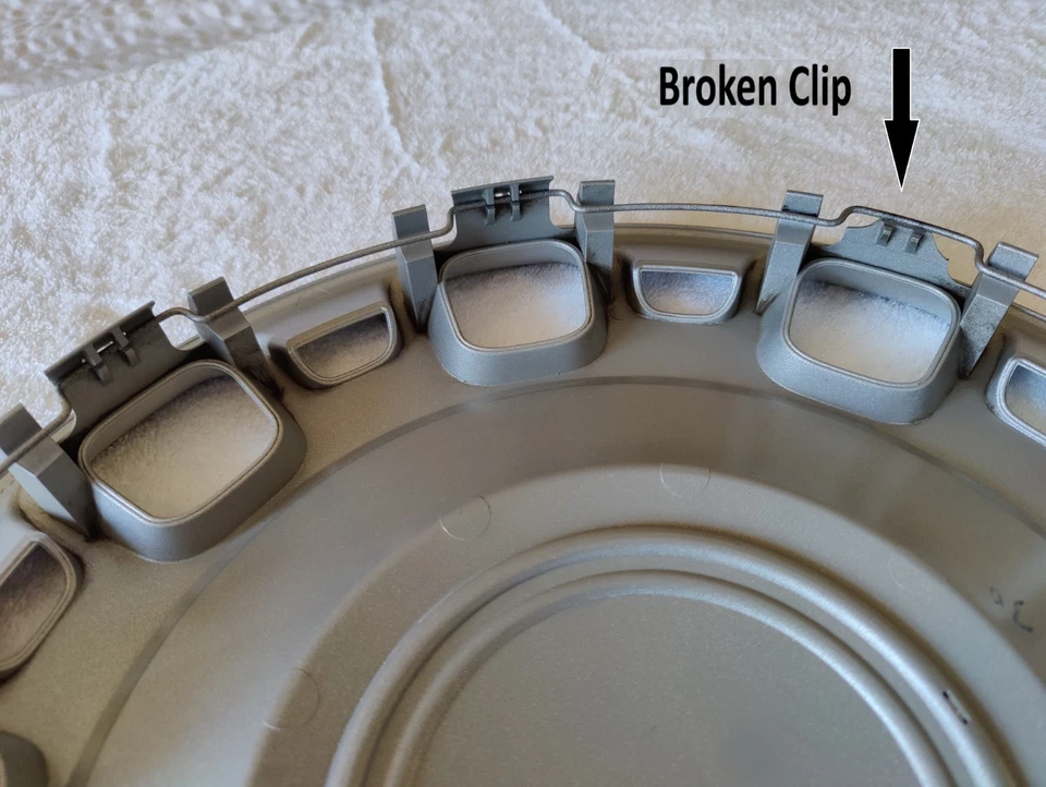 Fiat 500 OEM Hubcap 15" Silver 68078420AB - 1 Broken Clip. Qty 1 - Image 4 of 4