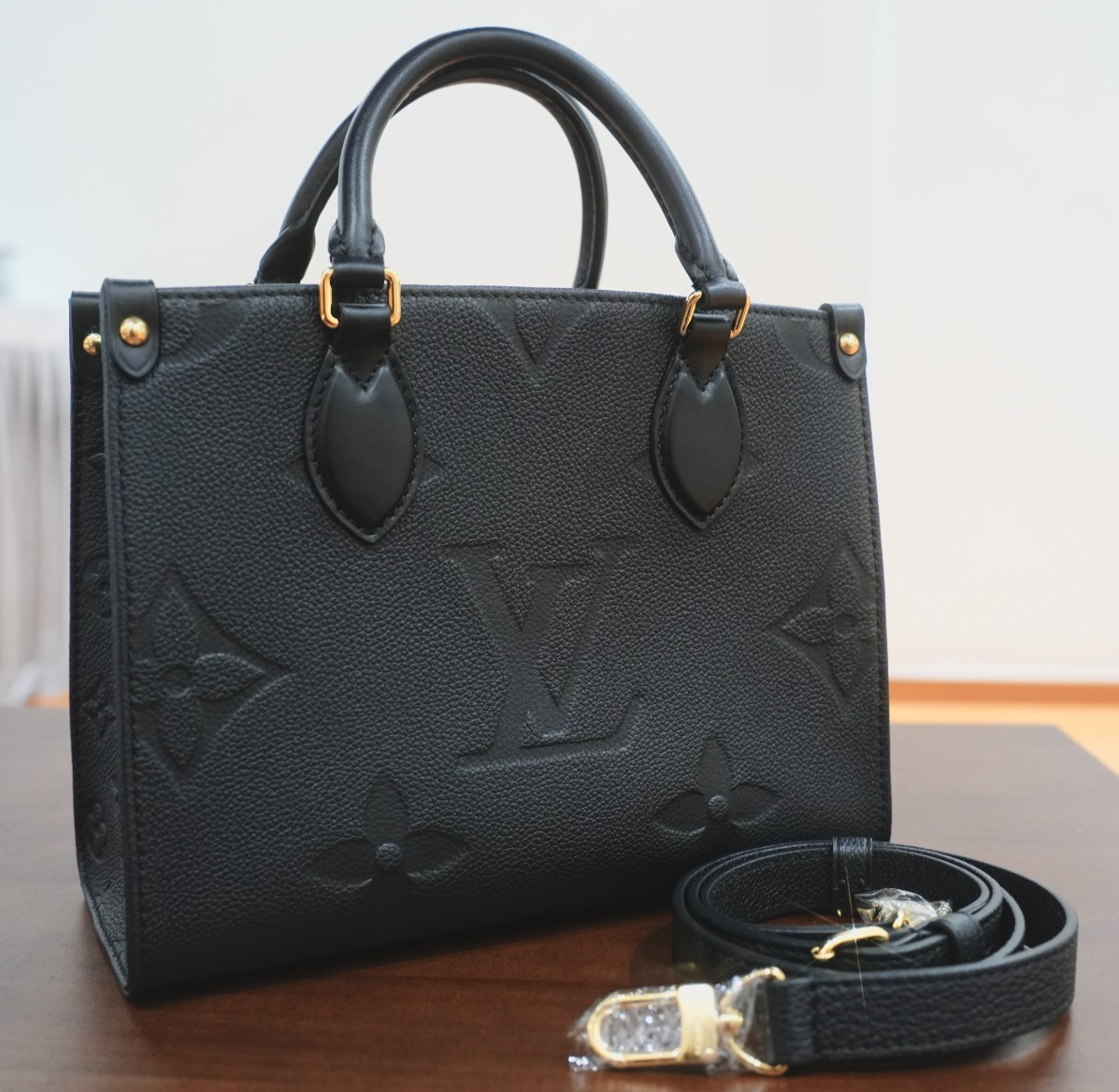 LV OnTheGo PM Black Monogram Empriente Tote Bag Like New