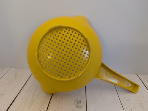 Vintage Tupperware Yellow Strainer Collander With Handle Small - Picture 2 of 7