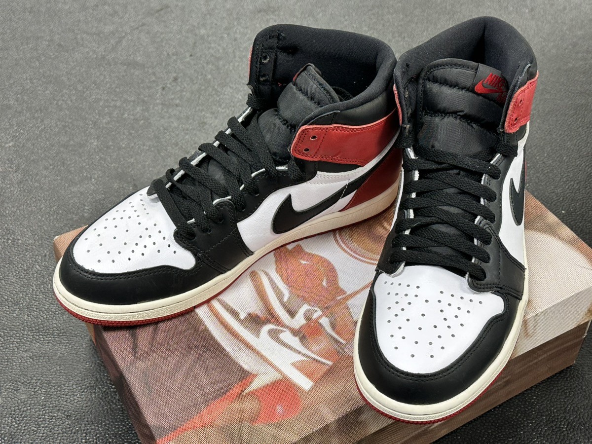 Nike Men's Air Jordan 1 Retro High OG Black Toe Reimagined