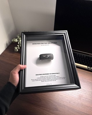 Motivierender Bentley Schlüsselanhänger von FramedCash | Entwickelt für Disziplinierte