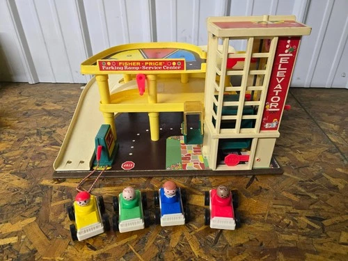 Vintage Fisher Price #930 ACTION GARAGE Parking Ramp Service Center 930