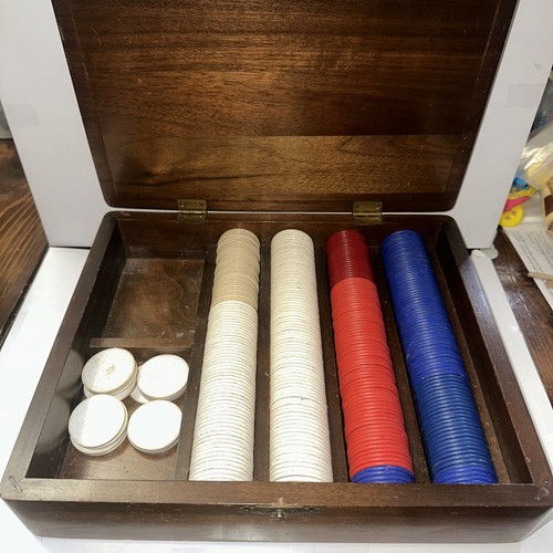 VTG H Willett Walnut Poker Chip Box 496 Pressed Paper Chips Louisville KY USA