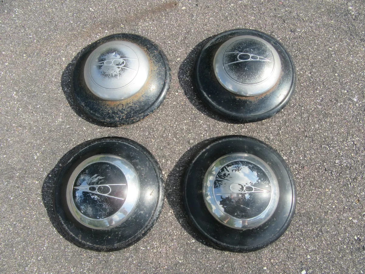 Ford v8 hubcap deals