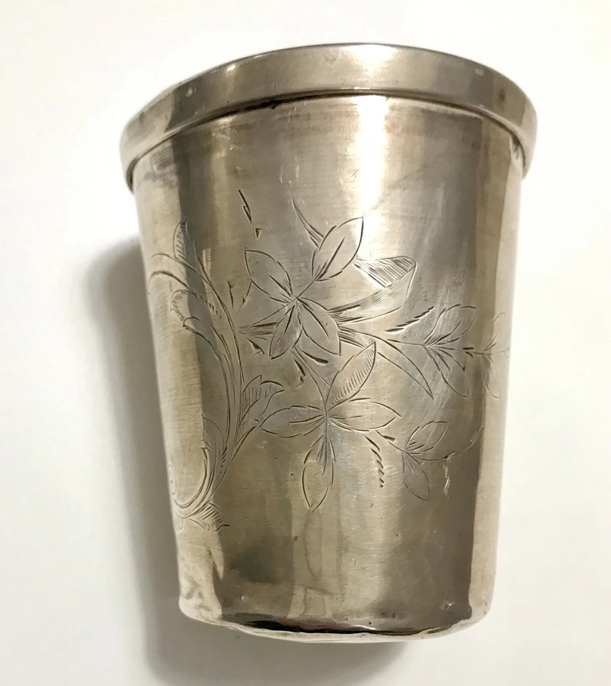 Gobelet Argent massif Minerve, décor floral, mésange. - Photo 2/4