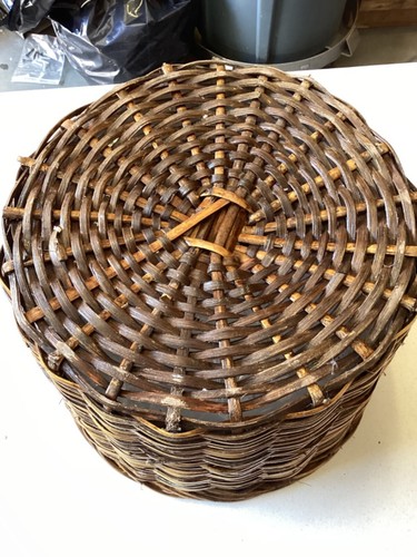 Vintage Round Wicker Storage Basket 16” Round by 12” High With Liner - Picture 6 of 6