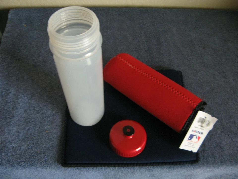 LOTE DE DOS BOTELLAS DE AGUA DE PLÁSTICO EXPRIMIBLES NC STATE WOLFPACK 22 oz (cierre) Foto 2 de 2