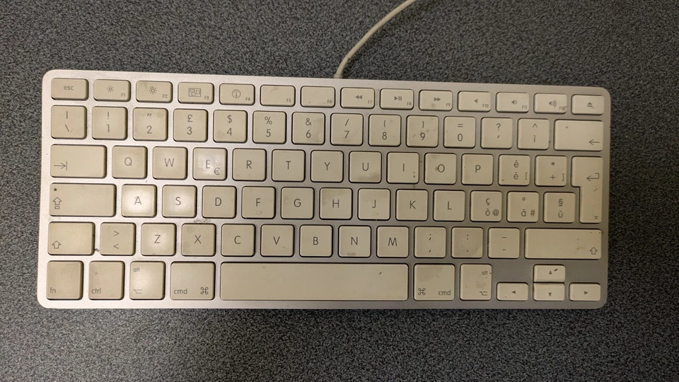 Apple iMac 20" Intel Core 2 Duo, 2.66 GHz, 4GB All-in-One Desktop - Immagine 2 di 4