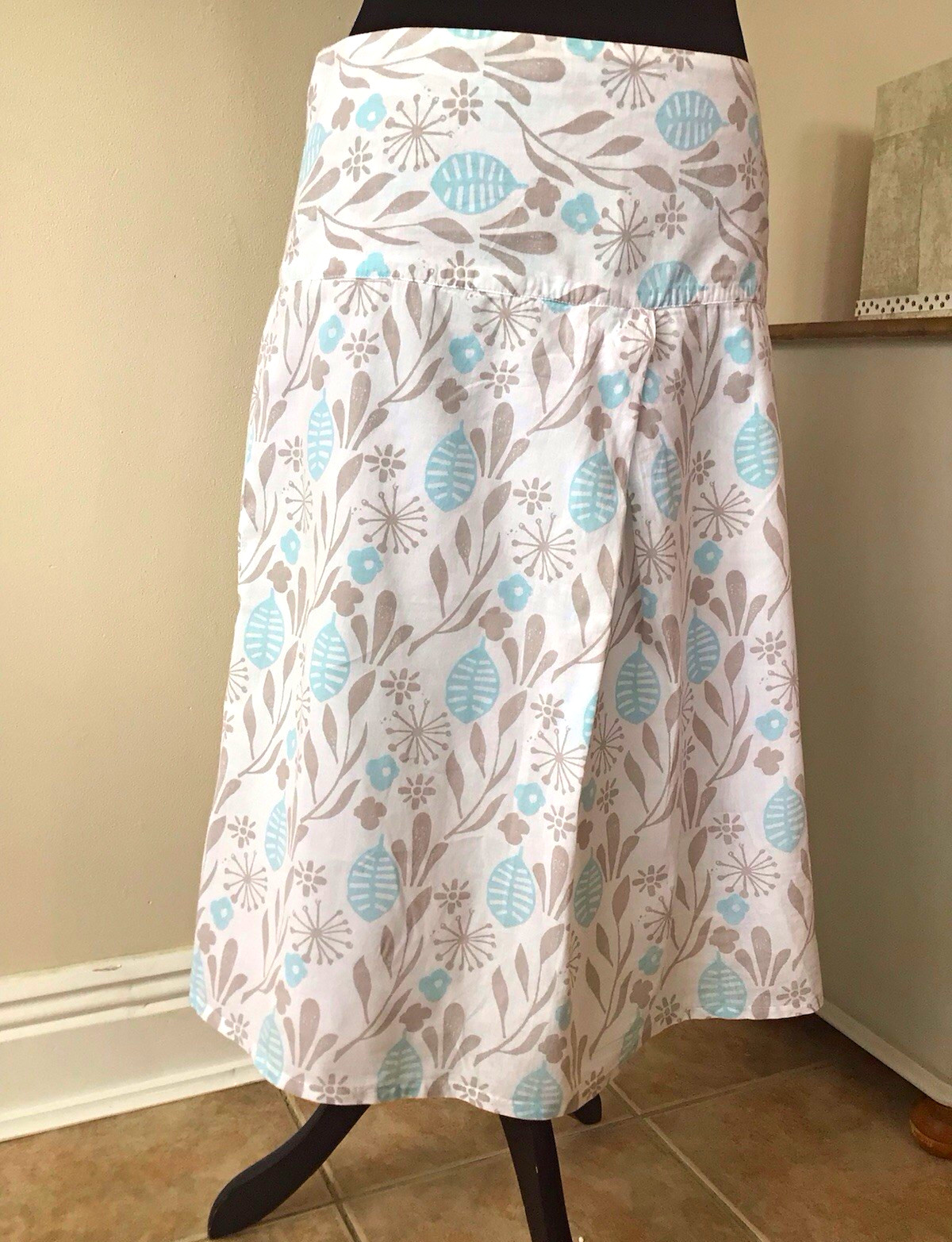 WEIRD FISH SIZE 12 WHITE GREY BLUE PRINT LIGHTWEIGHT COTTON FRONT PLEAT SKIRT 