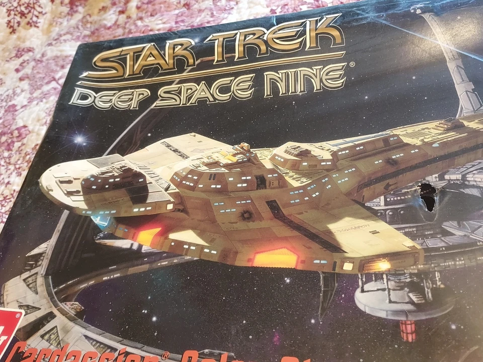 Star Trek Deep Space Nine Cardassian Galor Class Ship Model 8324 Kit 1997 NEW - Image 2 of 4