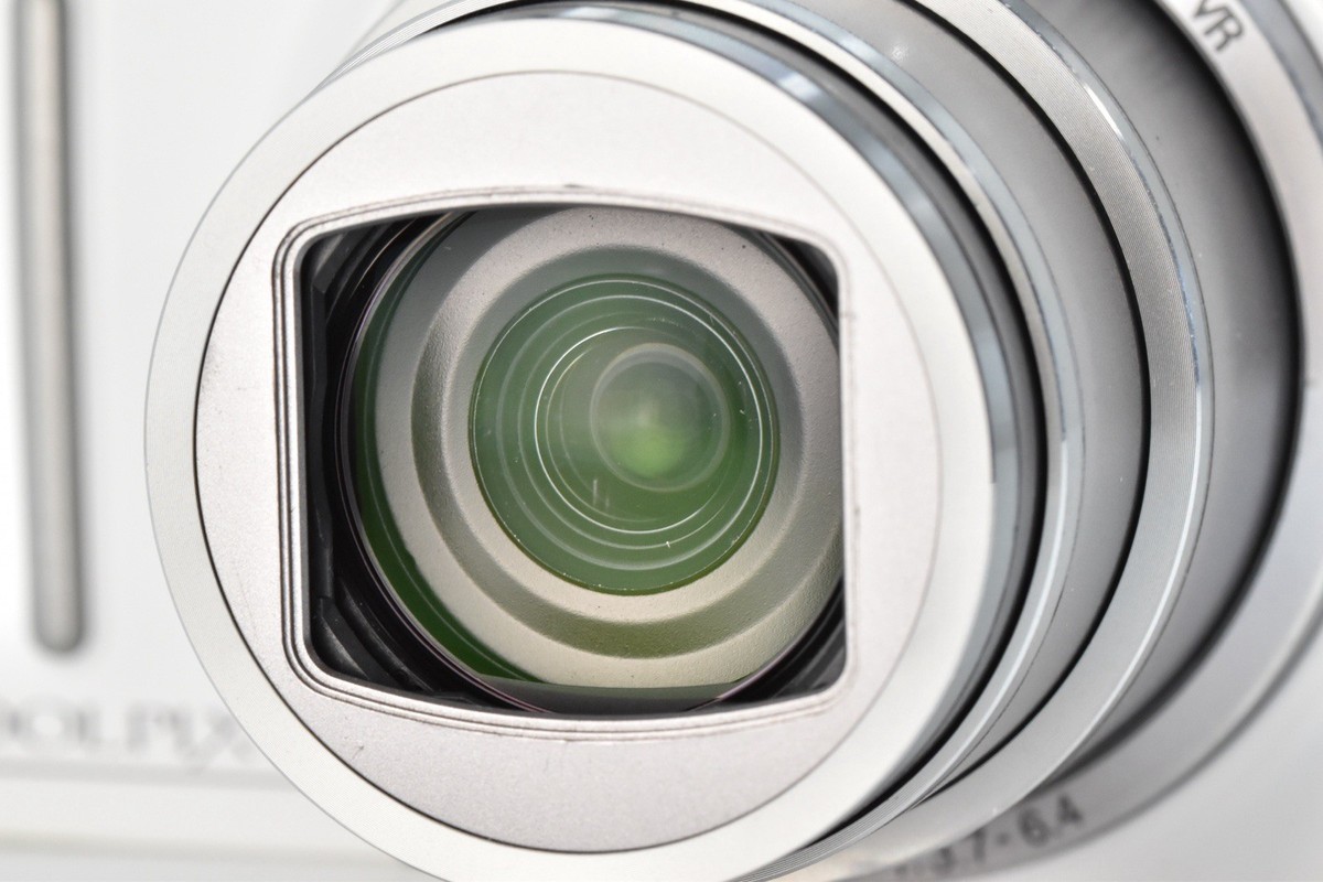 Nikon ニコン　COOLPIX S9700 白 ニコン COOLPIX S9700 ﾎﾜｲﾄ【1605万画素】 コンパクトデジタル