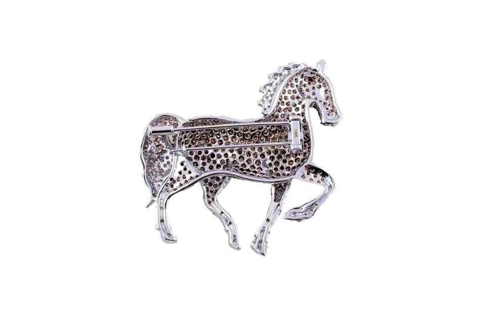 Broche prendedor de caballo real de plata 925 micro pavé de 6,75 quilates topacio marrón y blanco de circonita cúbica de 1,48 quilates Foto 3 de 4
