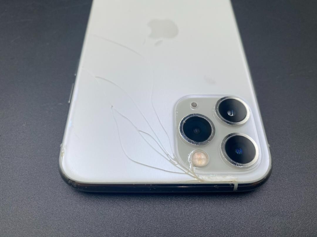 APPLE/SOFTBANK Model number: MWC82J/A IPHONE 11 PRO White Unlocked