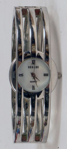 DECADE SILVER TONE LADIES WOMENS WATCH WRISTWATCH WORKS BUT NEEDS A NEW BATTERY