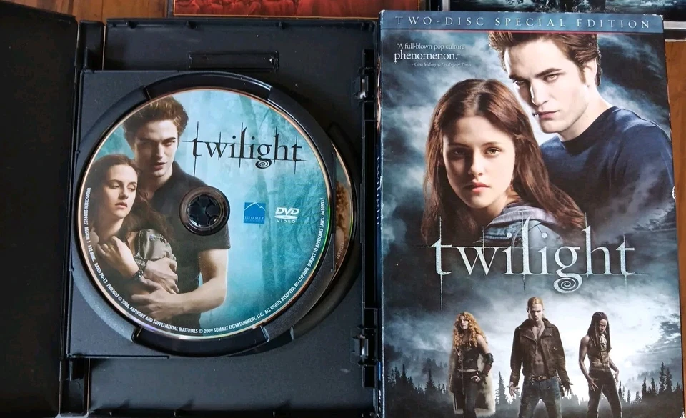 (5) Movies Complete Twilight, New Moon, Eclipse Breaking Dawn Parts 1 & 2 DVDs Foto 3 de 4