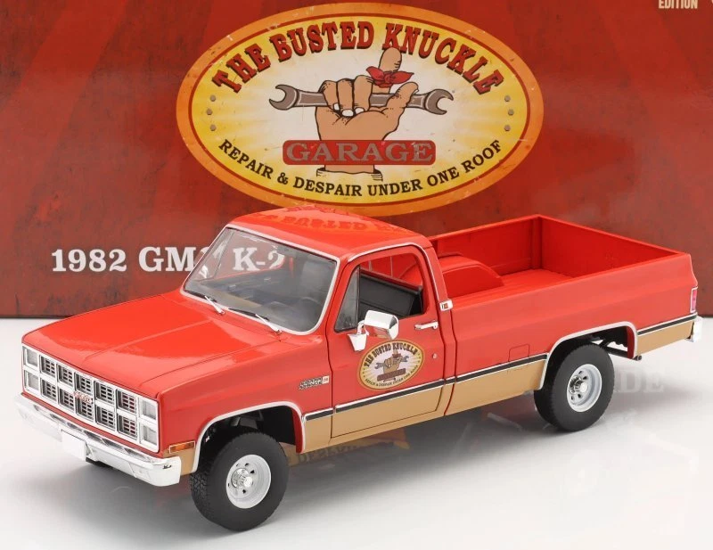 GMC K-2500 Sierra Grande - 1982 - Busted Knuckle Garage - Greenlight 1:18 - Immagine 4 di 4