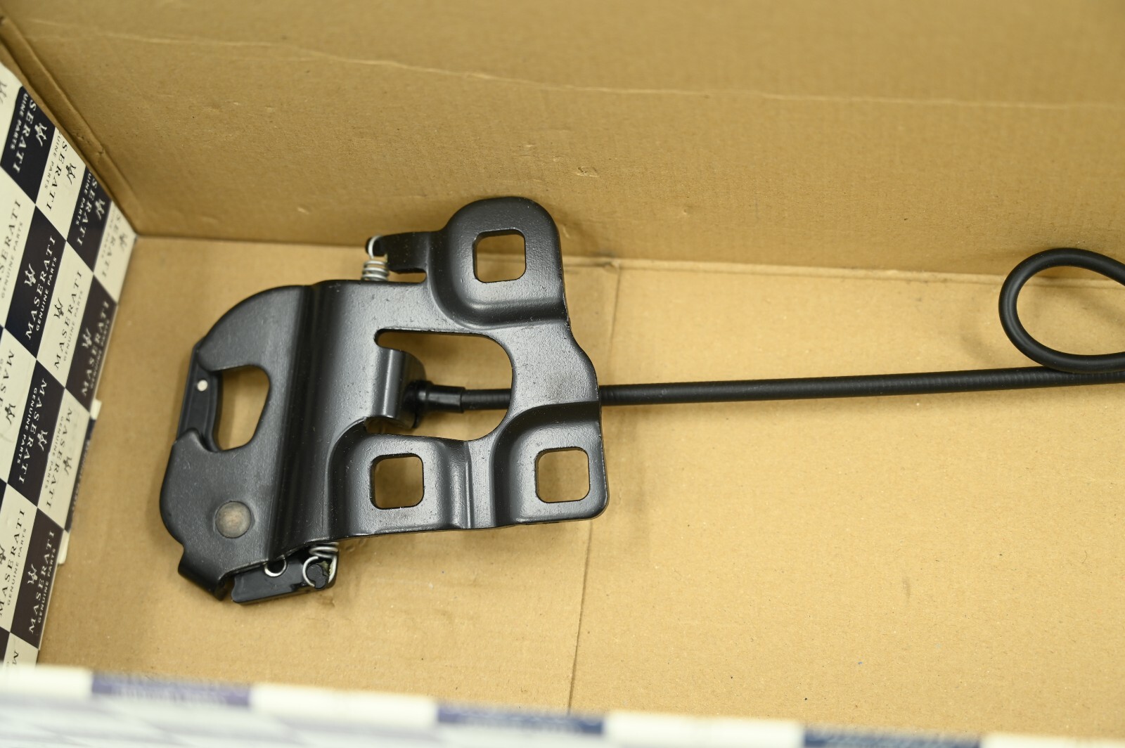 Genuine OEM Maserati GranCabrio 10-17+ Tonneau Cover Lid Latch P/N 83468400
