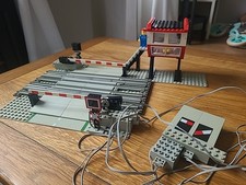LEGO 7866 12V Train Level Crossing – Lights & Barriers – Vintage
