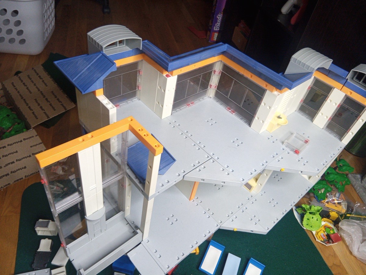 PLAYMOBIL Hospital Clinic 4404 Nearly Complete With Extras for