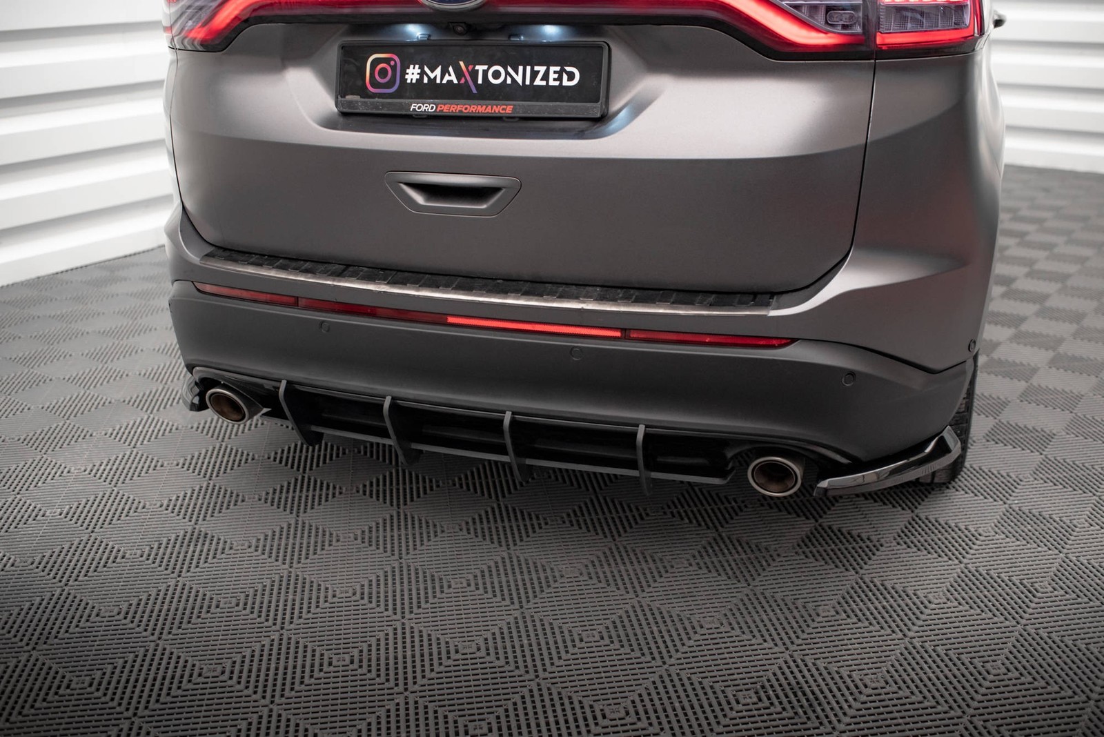 Diffuseur arriere rouge Ford Edge Mk2 pour optimiser l'aerodynamisme - 4
