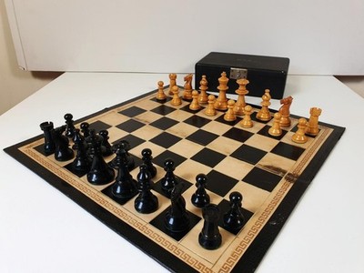 VINTAGE 1930 SCHACHSPIEL STAUNTON PATTERN KING 74mm & BOX + MAROKKO BRETT